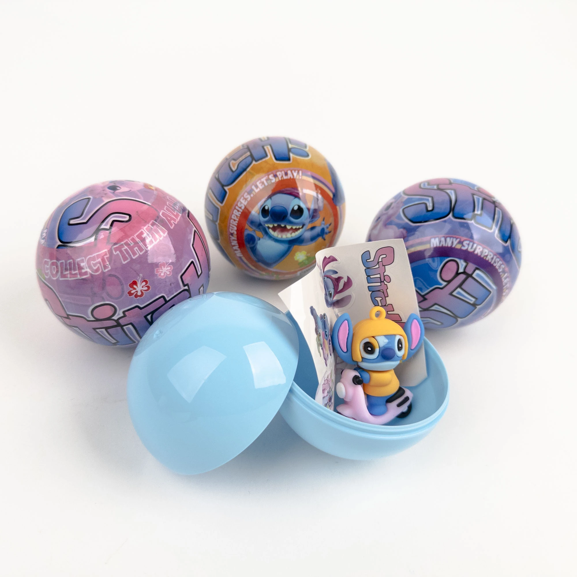 Set Surpriză Stitch: Mini Figurină + Stickere